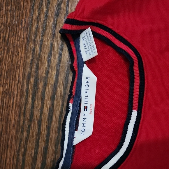 TH sweater - Picture 3 of 5